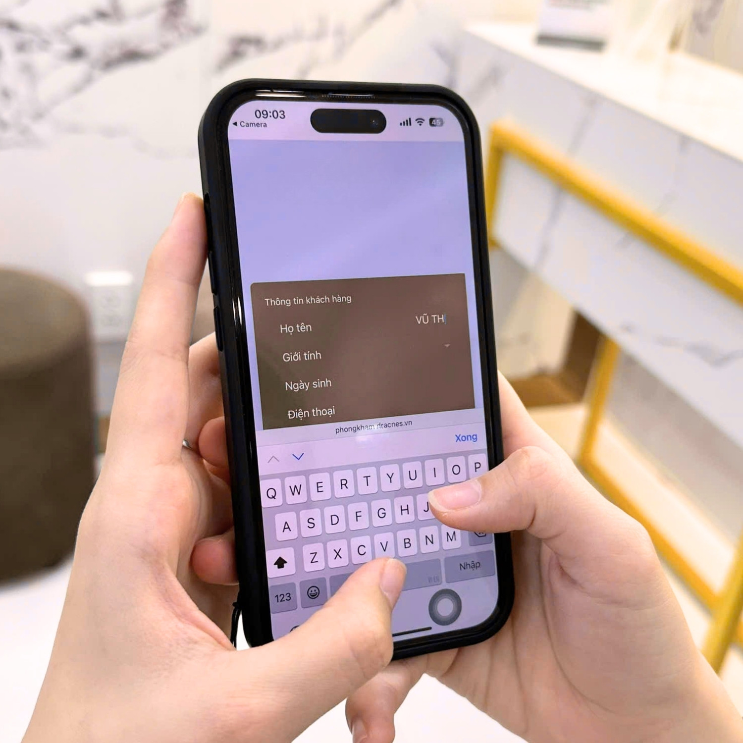 Bước 2 - Check-in và điền thông tin