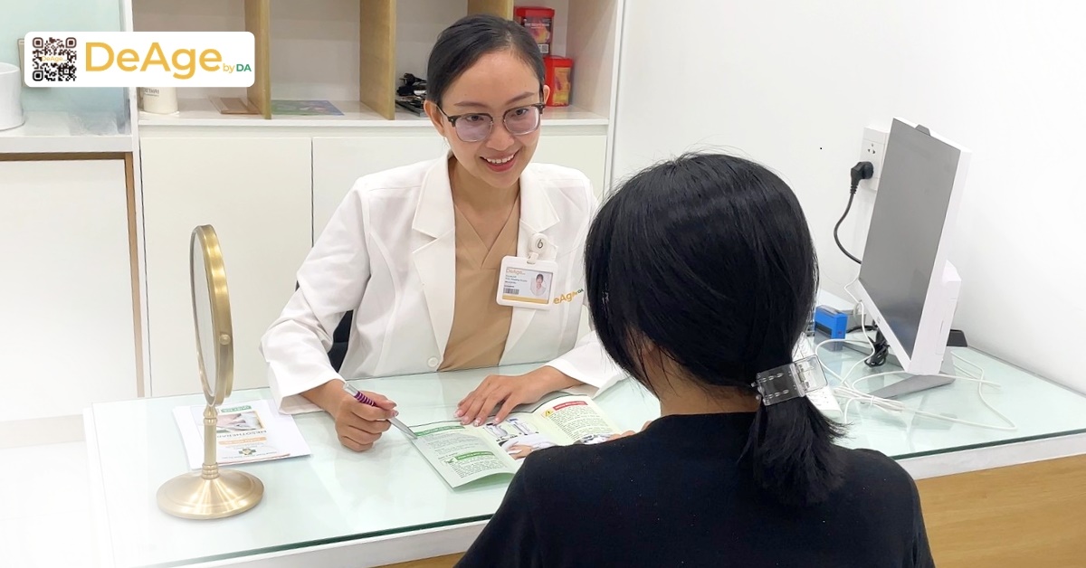 Rụng tóc: nguyên nhân, dấu hiệu và cách điều trị hiệu quả 7 BS DeAge thăm khám