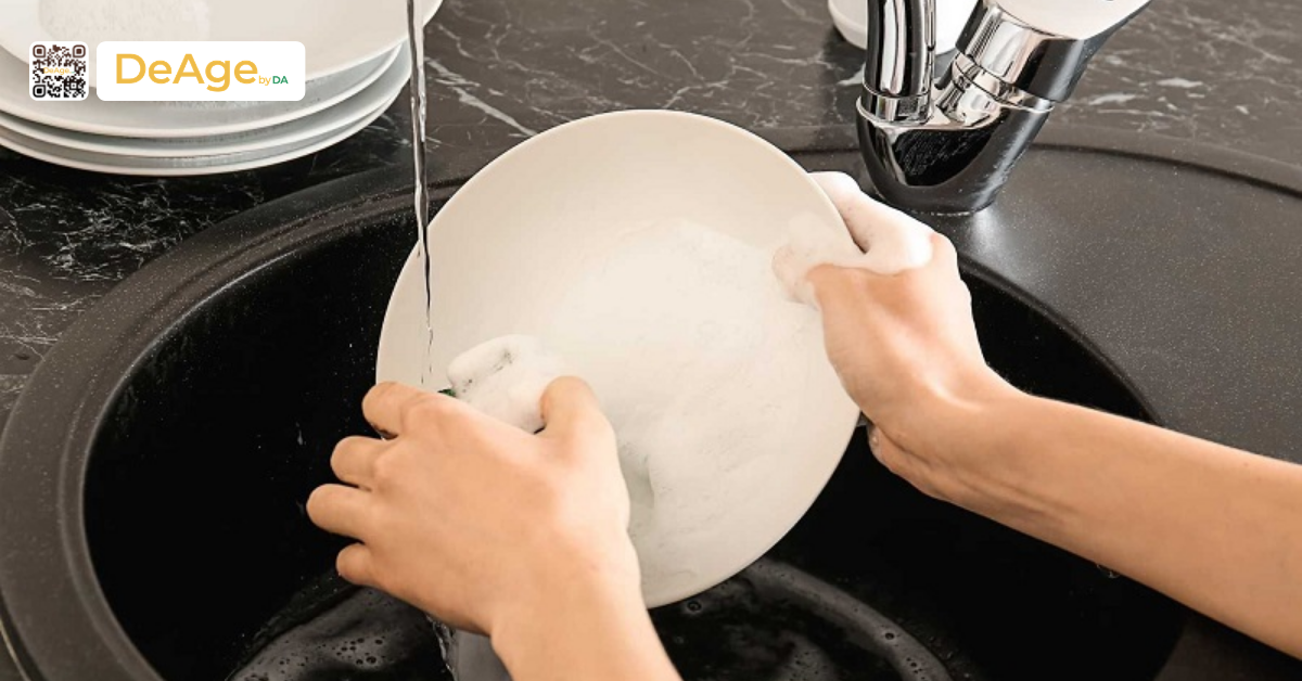 Cấy mỡ bàn tay: giải pháp cải thiện bàn tay gầy guộc và lão hóa 1 Rửa chén